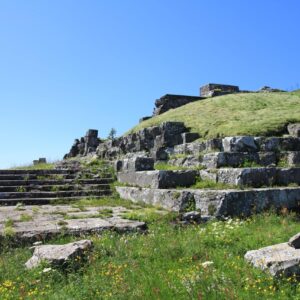 Puy_de_Dôme_-_le_Temple_de_Mercure_-_001